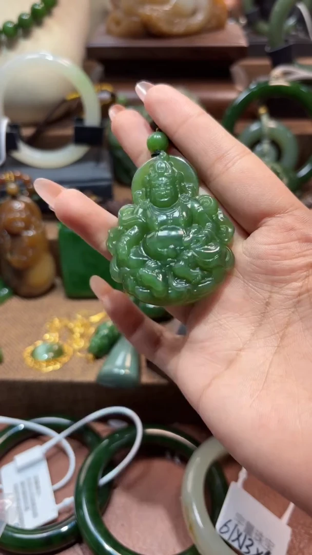 颈饰未镶嵌和田玉（碧玉）1