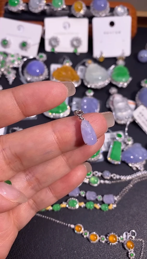 【闪购商品】翡翠颈饰18K金镶嵌吊坠