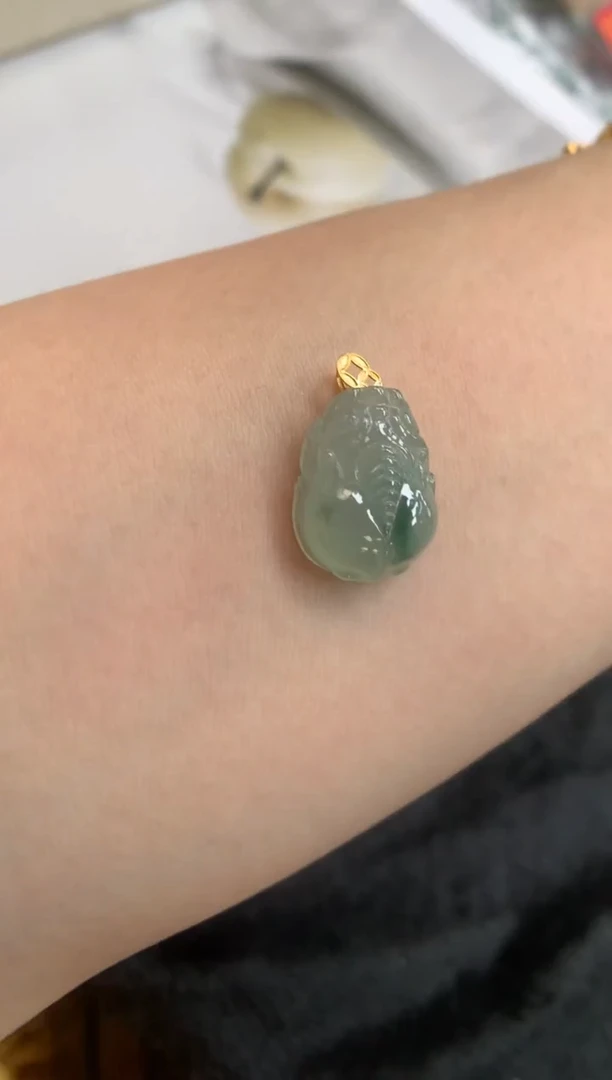 翡翠18K金镶嵌颈饰貔貅