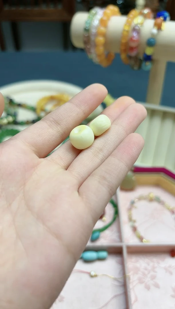 【闪购商品】蜜蜡裸石未镶嵌蜜蜡墩子配饰*1 SAF多样发其一