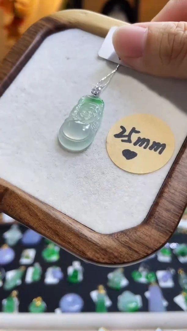 颈饰18K金镶嵌翡翠18K金镶嵌