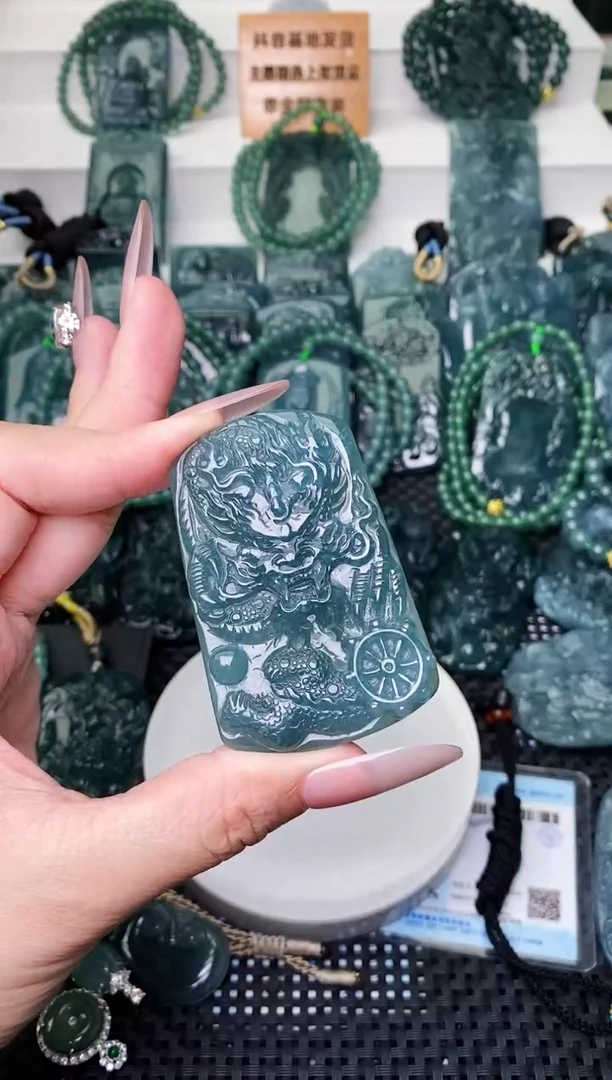 颈饰未镶嵌翡翠