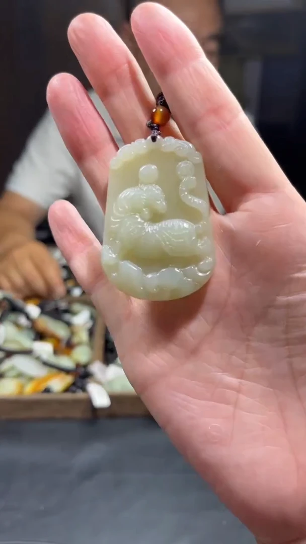 和田玉未镶嵌颈饰·