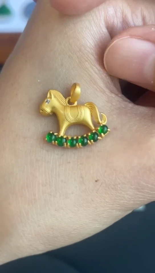 颈饰未镶嵌翡翠~