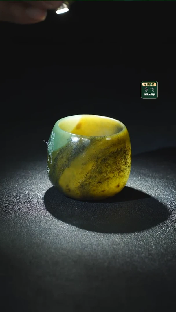 未镶嵌和田玉摆件c