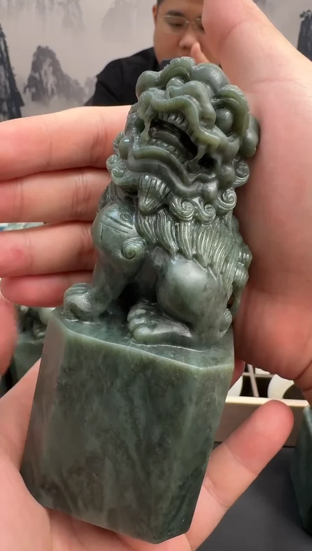 未镶嵌和田玉摆件和田玉豆青 福狮 事事如意