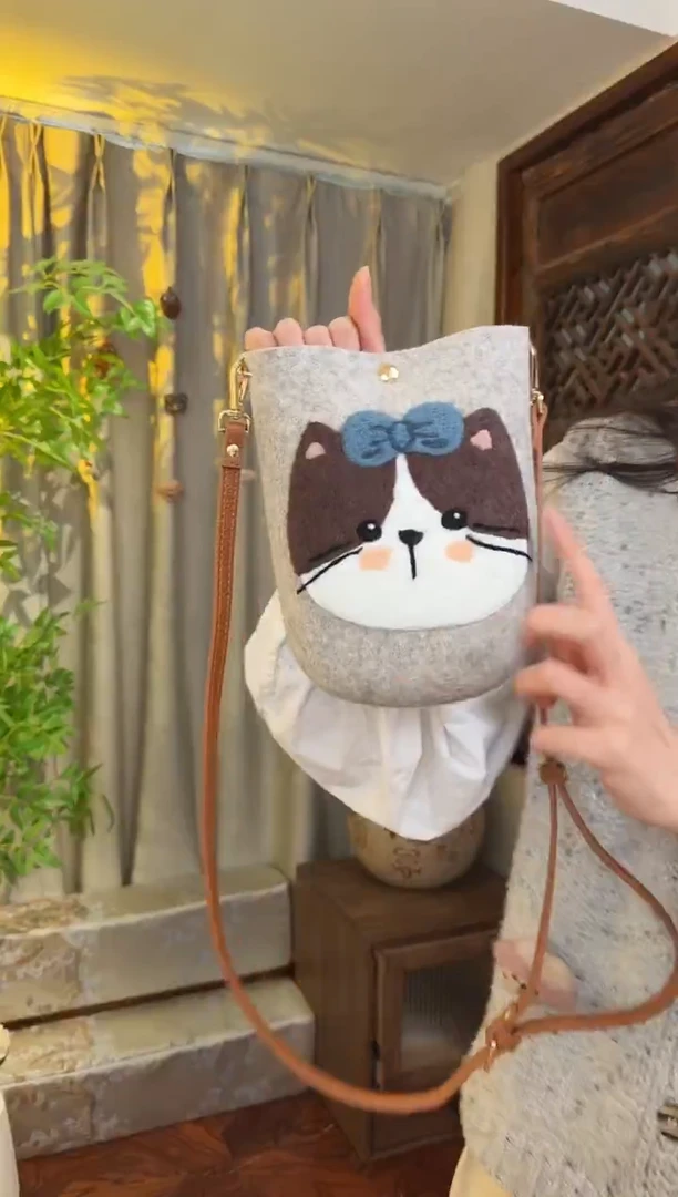 羊毛非遗羊毛毡包 手机包灰猫咪