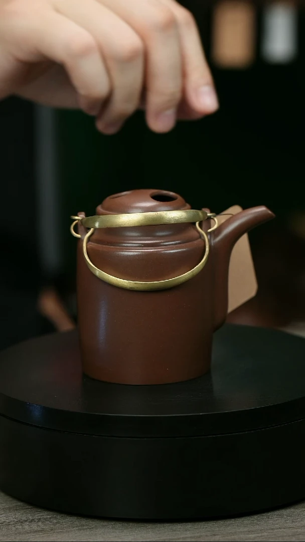 茶壶紫砂番*?H2314光陈春芬底槽青素牛盖提梁