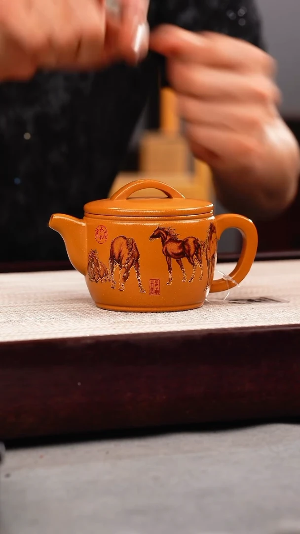 茶杯紫砂鸡油黄八骏汉瓦