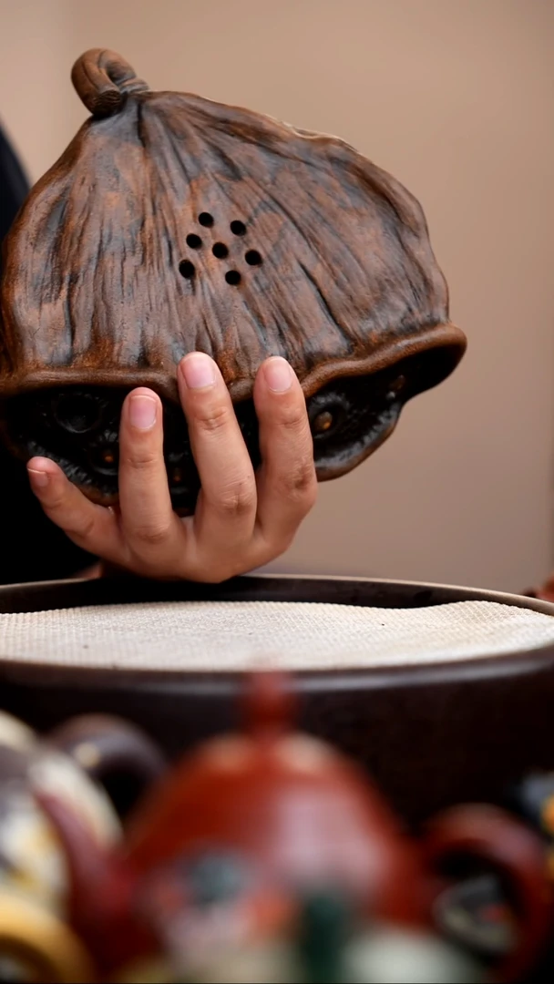 茶壶紫砂段泥扁莲蓬储水壶承