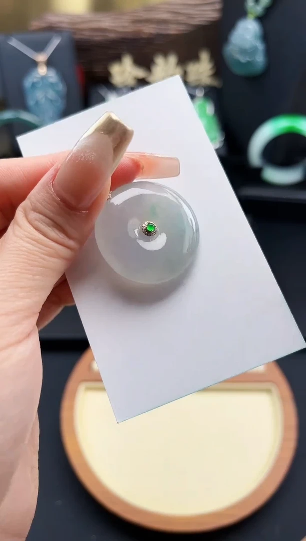 【闪购商品】翡翠颈饰18K金镶嵌翡翠平安扣