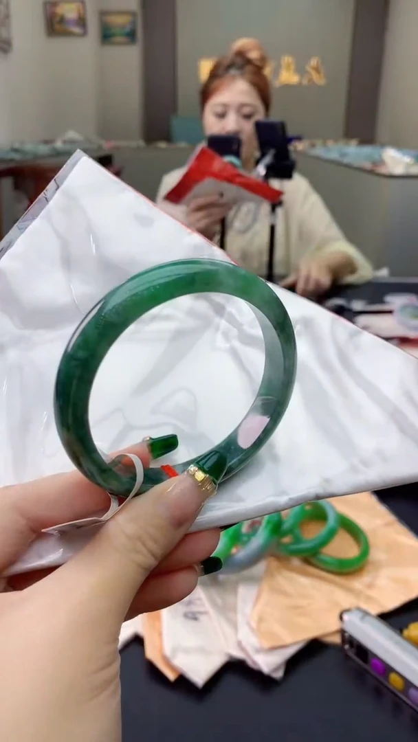 翡翠手镯未镶嵌0382290395
