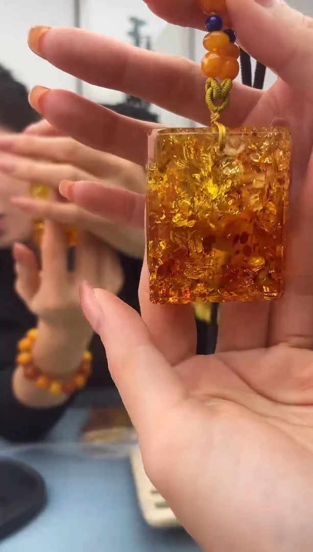 【闪购商品】琥珀珠宝奇石未镶嵌微瑕，配绳假一罚十028