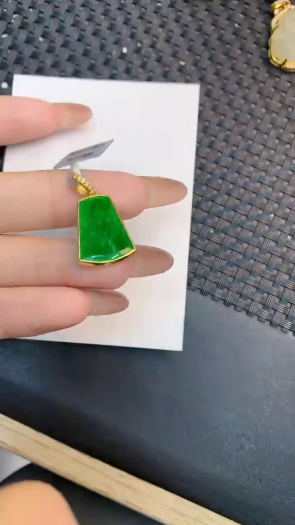 颈饰未镶嵌翡翠1