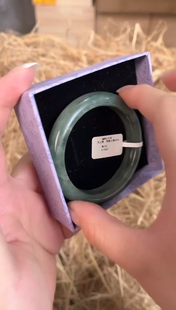 未镶嵌手镯石英质玉A-0188