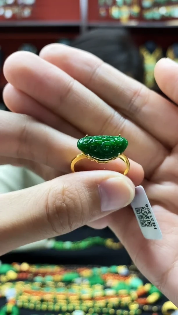 颈饰未镶嵌翡翠吊坠