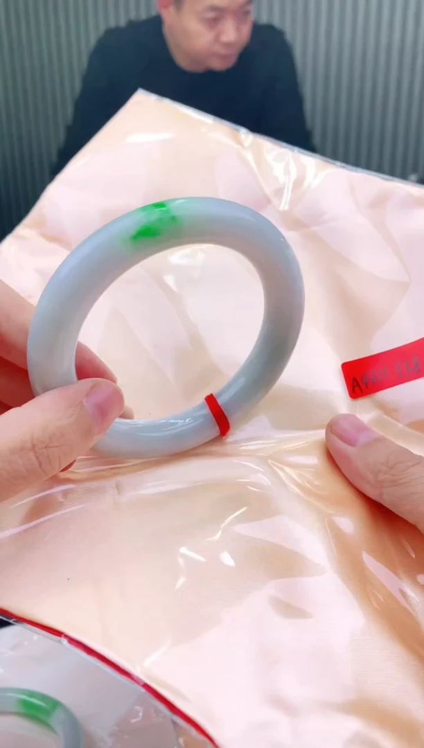 未镶嵌手镯翡翠57+