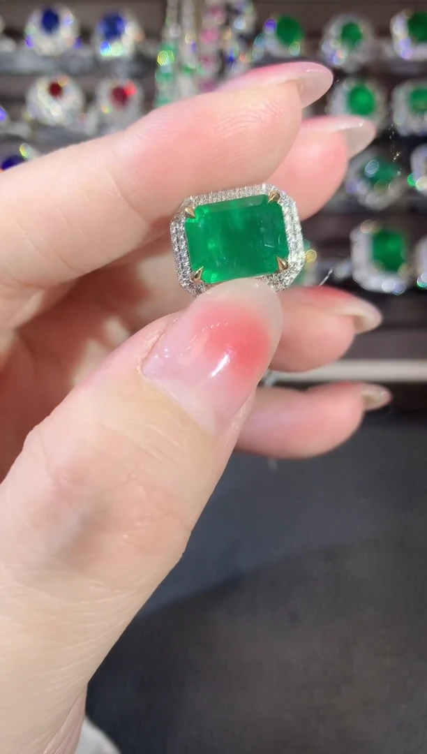 【闪购商品】祖母绿戒指18K金镶嵌A57