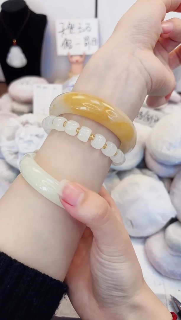 【闪购商品】石英质玉手镯未镶嵌390-财气镯圈口57