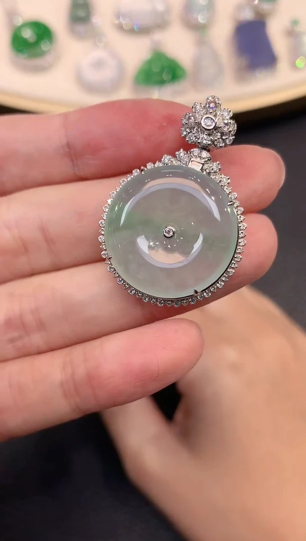 吊坠(不含链)18K金镶嵌翡翠A74