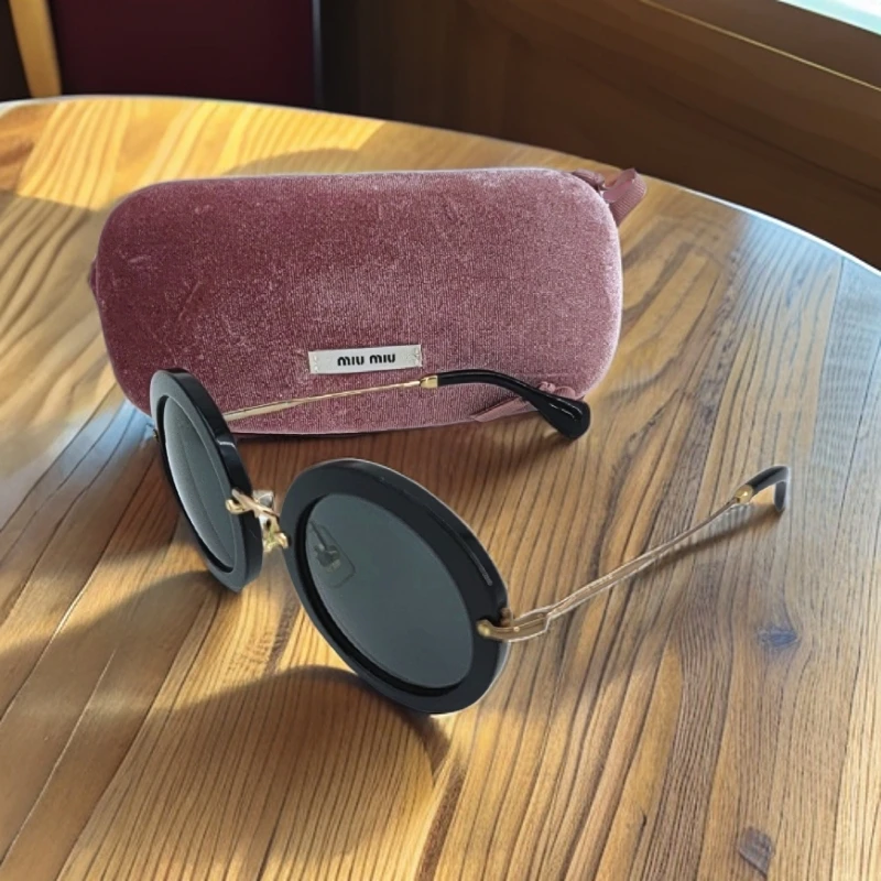 95新 MIU MIU/缪缪 黑色墨镜 1745 8466