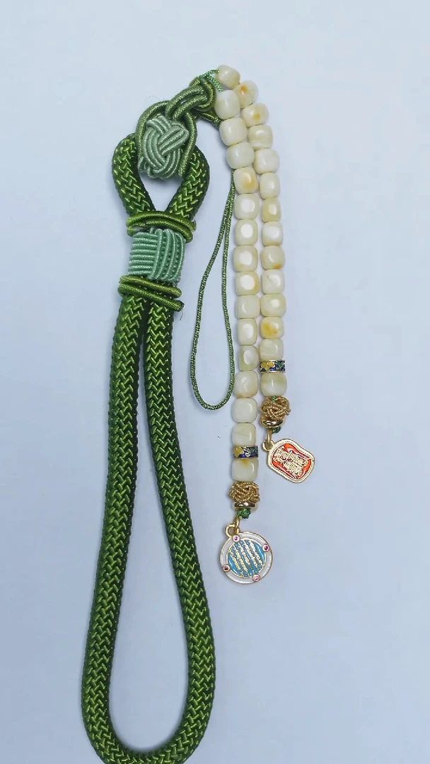 未镶嵌颈饰琥珀白蜡方糖挂件