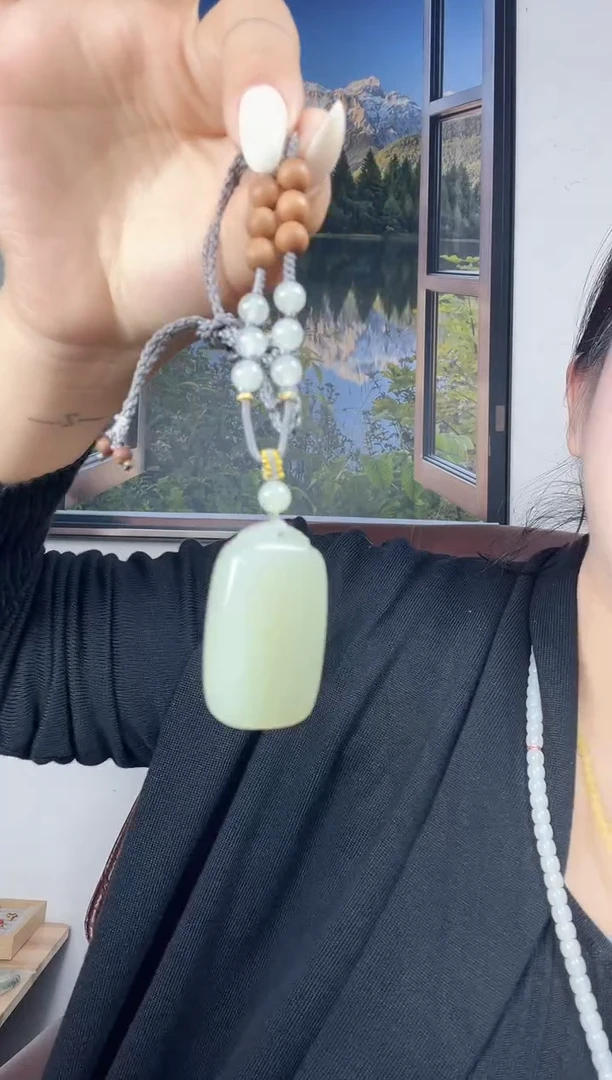 颈饰未镶嵌和田玉无事牌吊坠