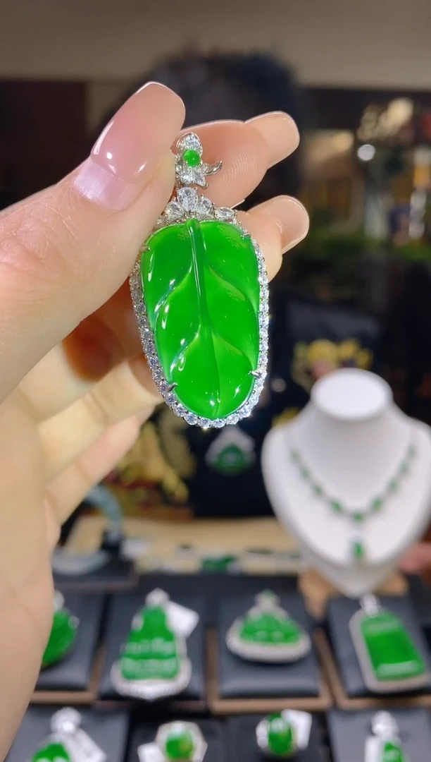 【闪购商品】翡翠吊坠(不含链)未镶嵌翡翠吊坠