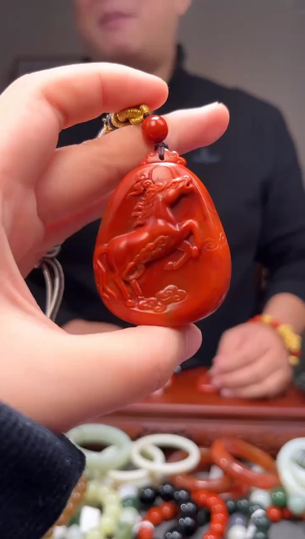 颈饰未镶嵌南红玛瑙吊坠