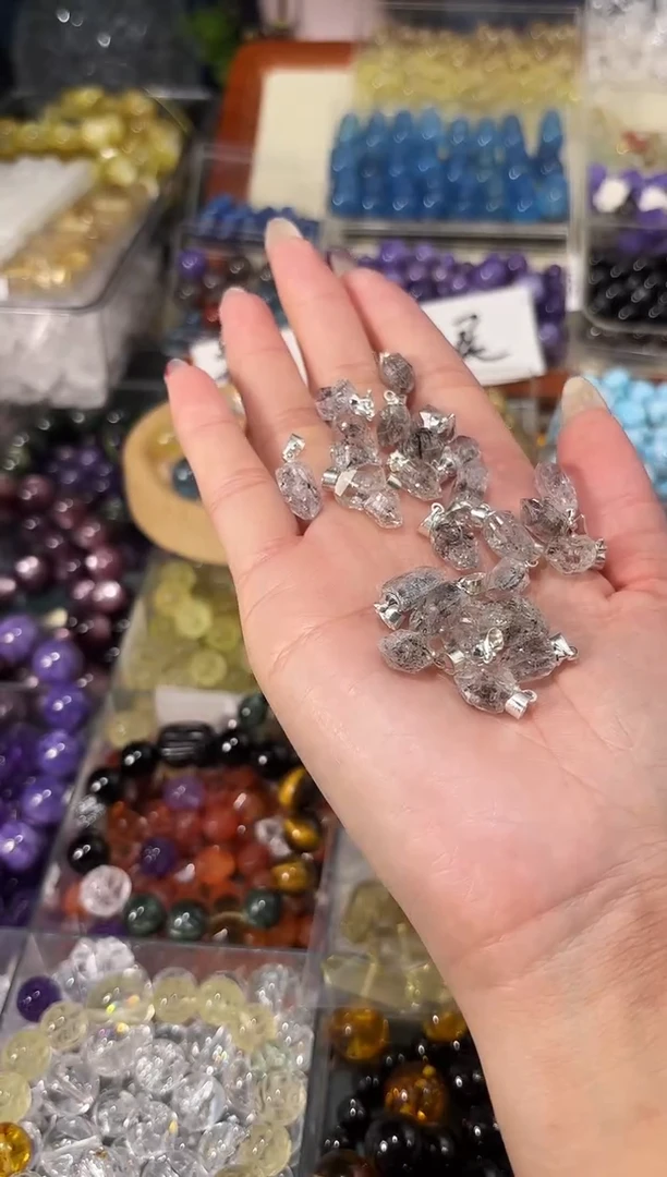 【闪购商品】水晶手串未镶嵌闪灵钻原石滴柳一个