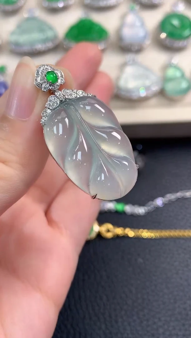 翡翠18K金镶嵌吊坠(不含链)春日珠宝 C39