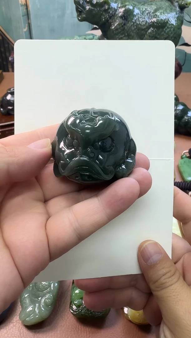 未镶嵌和田玉挂件和田玉三脚金蟾