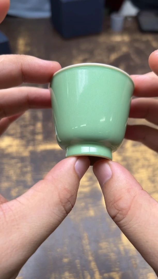 M***吴南山云泊苍翠冷香杯