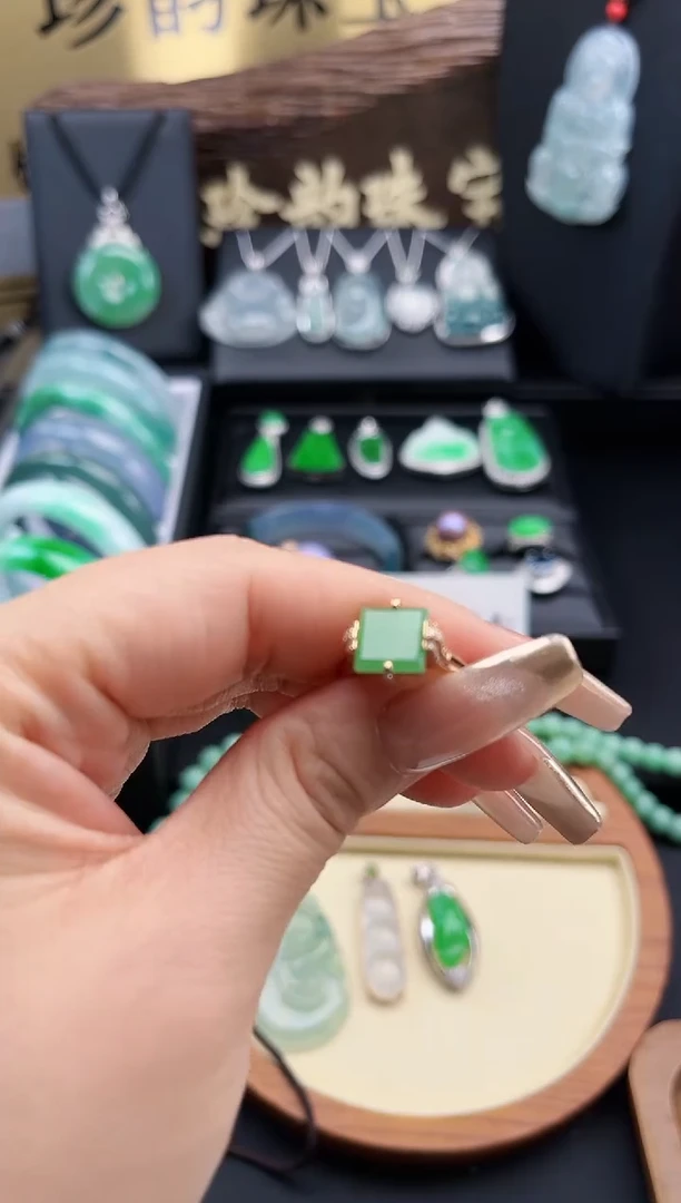 【闪购商品】翡翠戒指18K金镶嵌戒指