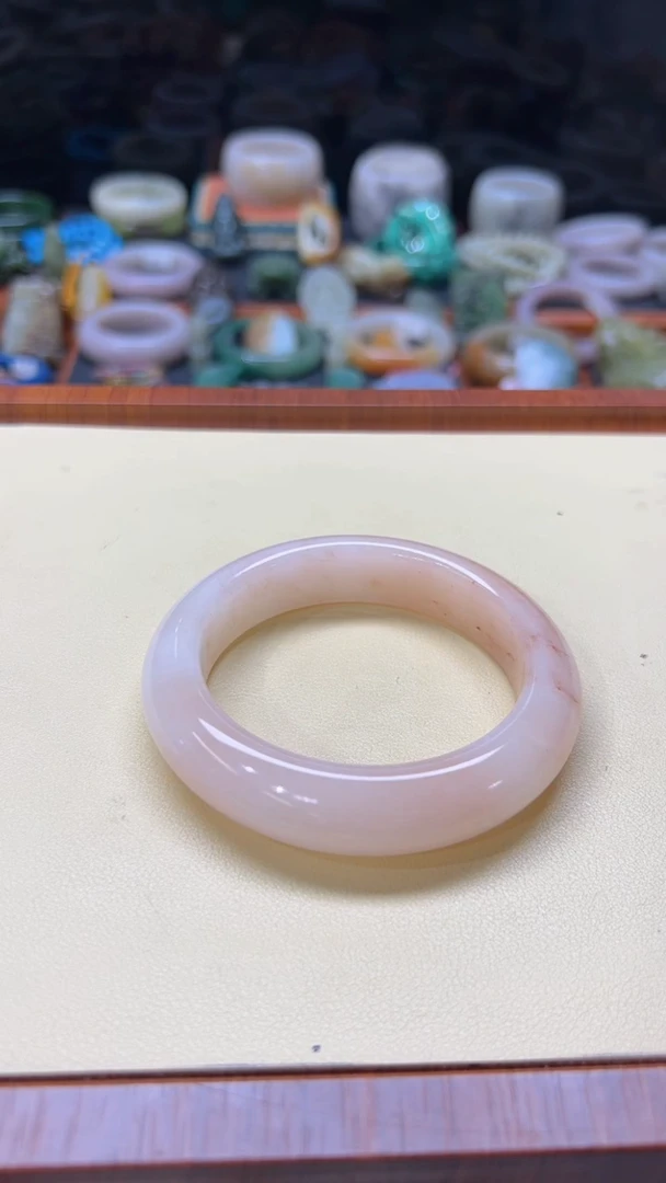 石英质玉手镯未镶嵌奶**莓031