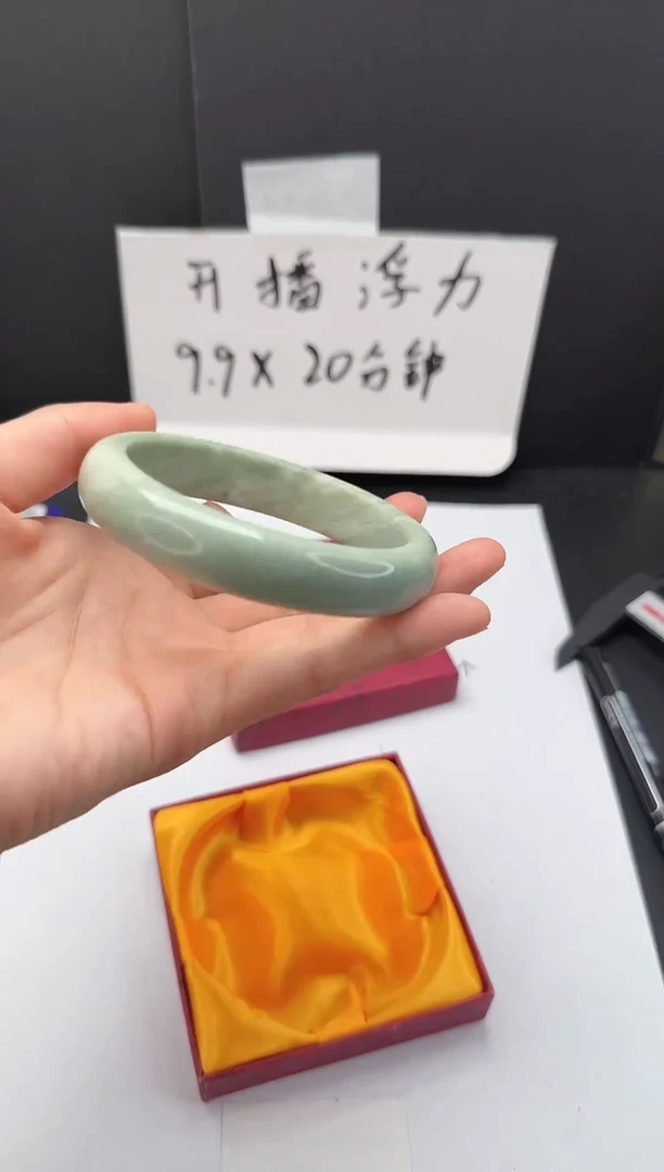 石英质玉手镯未镶嵌76*63-64