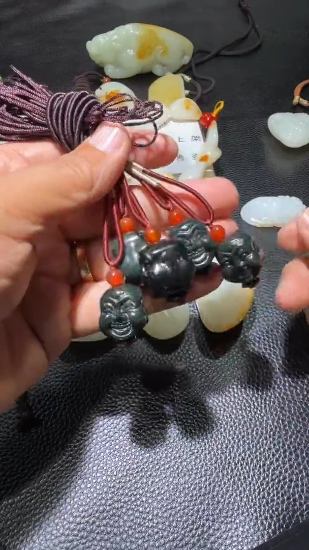 和田玉未镶嵌吊坠(赠链)和田玉