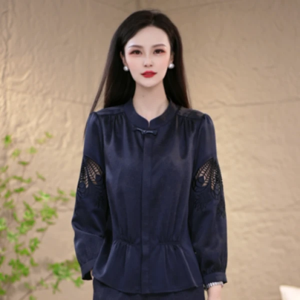 2025新中式盘扣贵夫人精致减龄高级感镂空显瘦收腰遮肉套装两件套