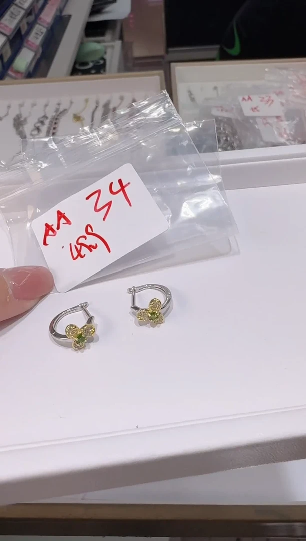 【闪购商品】透辉石耳饰银S925镶嵌多样性发一AA34