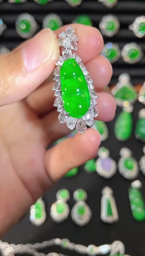 吊坠(不含链)18K金镶嵌翡翠福豆吊坠