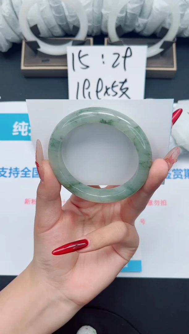 【闪购商品】石英质玉手镯未镶嵌b28
