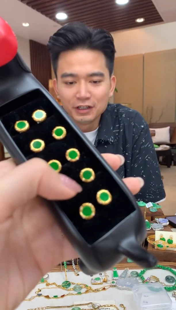 翡翠未镶嵌耳饰耳钉 多样性发货1件