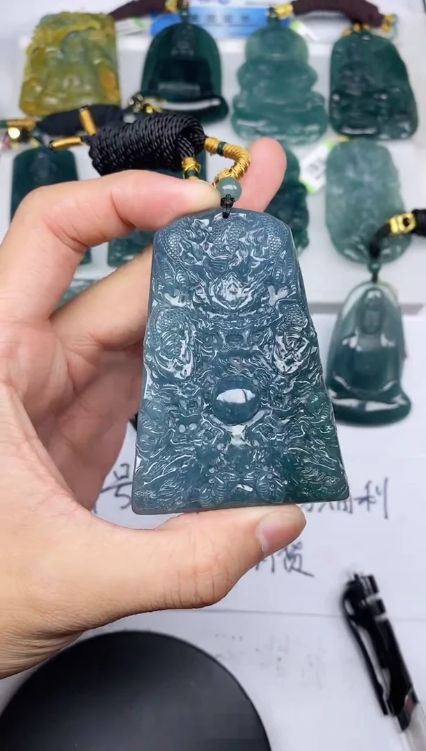 颈饰未镶嵌翡翠