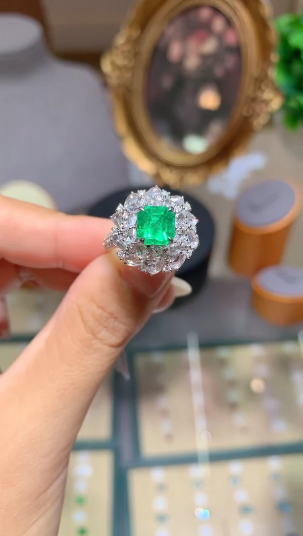 祖母绿戒指18K金镶嵌1.6CT