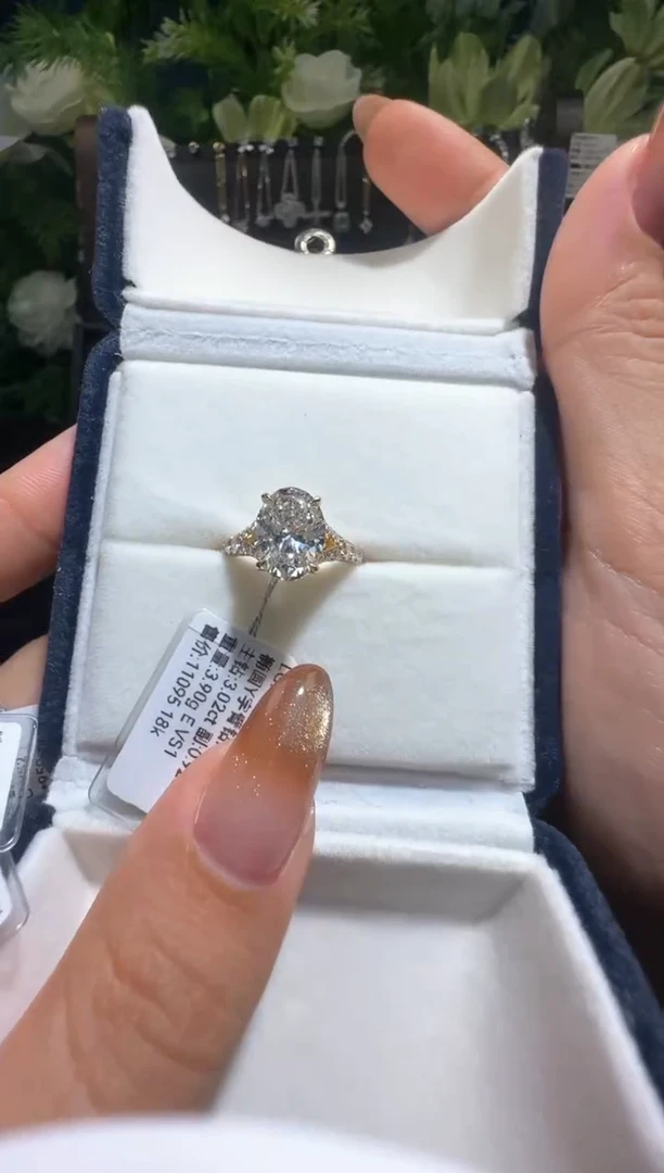 18K金镶嵌实验室培育钻石3克拉椭圆Y字臂