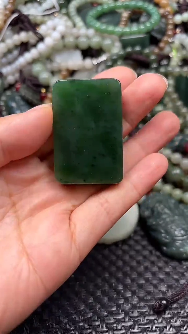 和田玉未镶嵌颈饰1