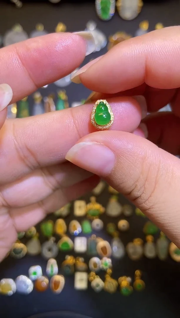 翡翠18K金镶嵌吊坠(不含链)天然A货翡翠