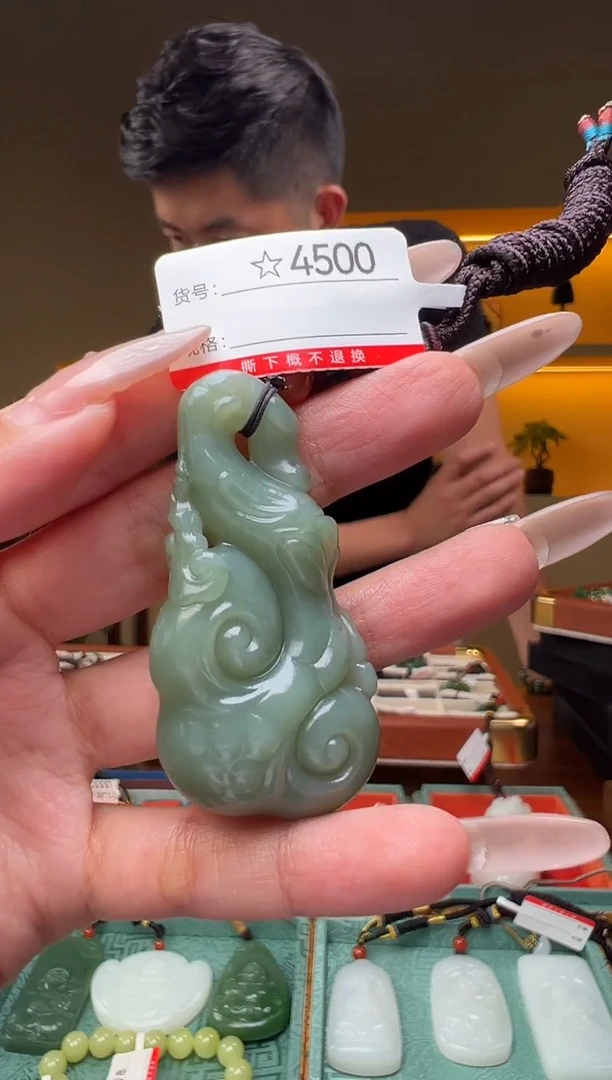 颈饰未镶嵌和田玉1