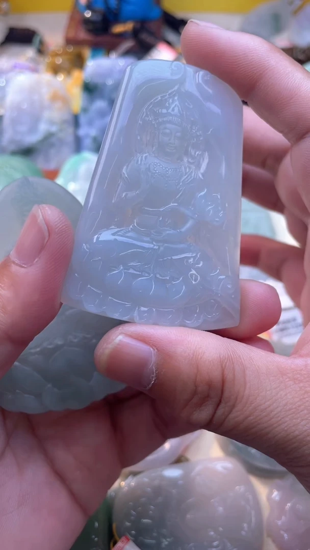 翡翠未镶嵌颈饰大势至