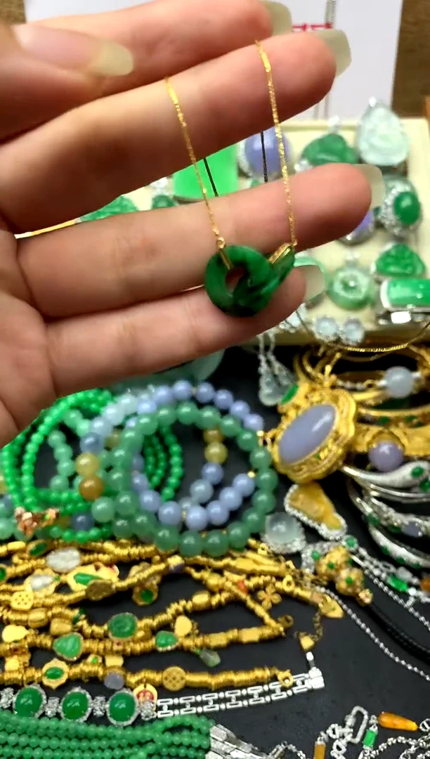 翡翠18K金镶嵌颈饰225-中国好珍宝